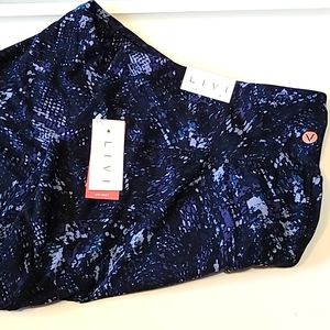 NWT 🌸 LIVI Soft Active Capri legging with pockets 22/24